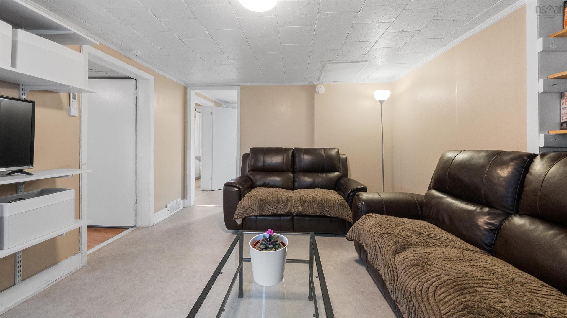 39 Punch Bowl Drive, Halifax, NS - Indoor