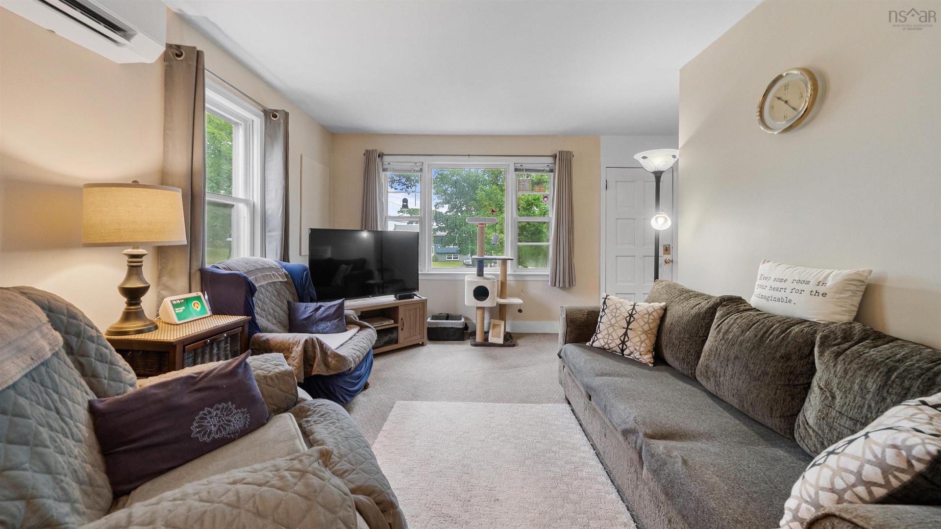 39 Punch Bowl Drive, Halifax, NS - Indoor Photo Showing Living Room