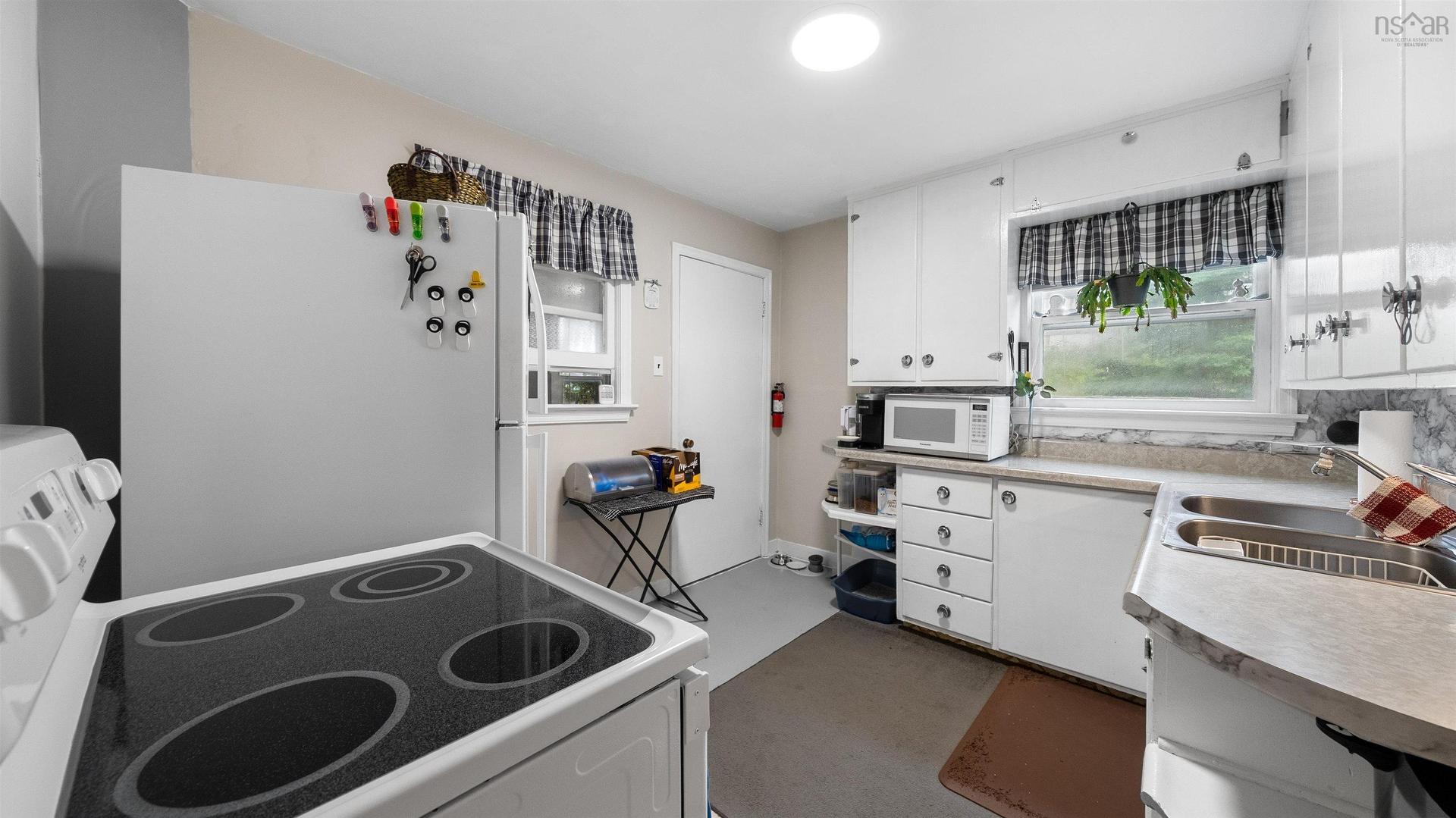 39 Punch Bowl Drive, Halifax, NS - Indoor Photo Showing Kitchen With Double Sink