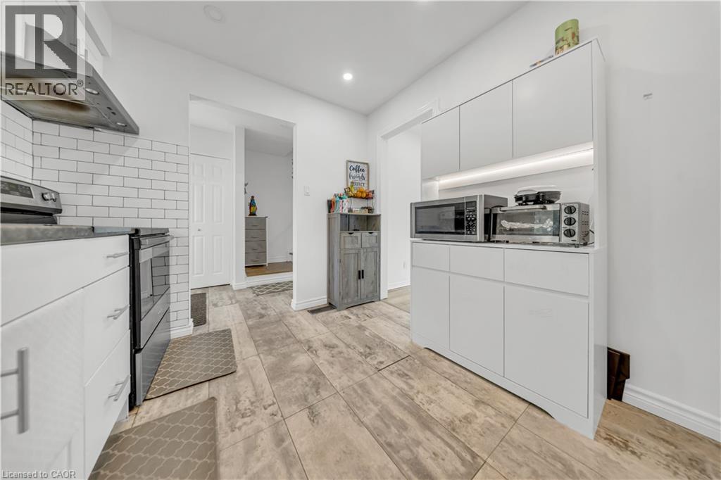 51 Shadeland Crescent, Kitchener, ON - Indoor Photo Showing Kitchen