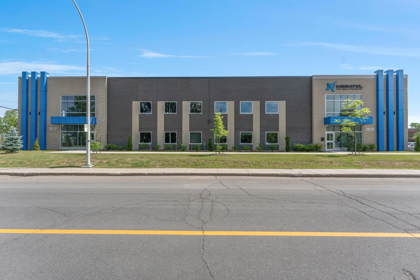 Façade - 315 - 317 Av. Avro, Pointe-Claire, QC - Outdoor