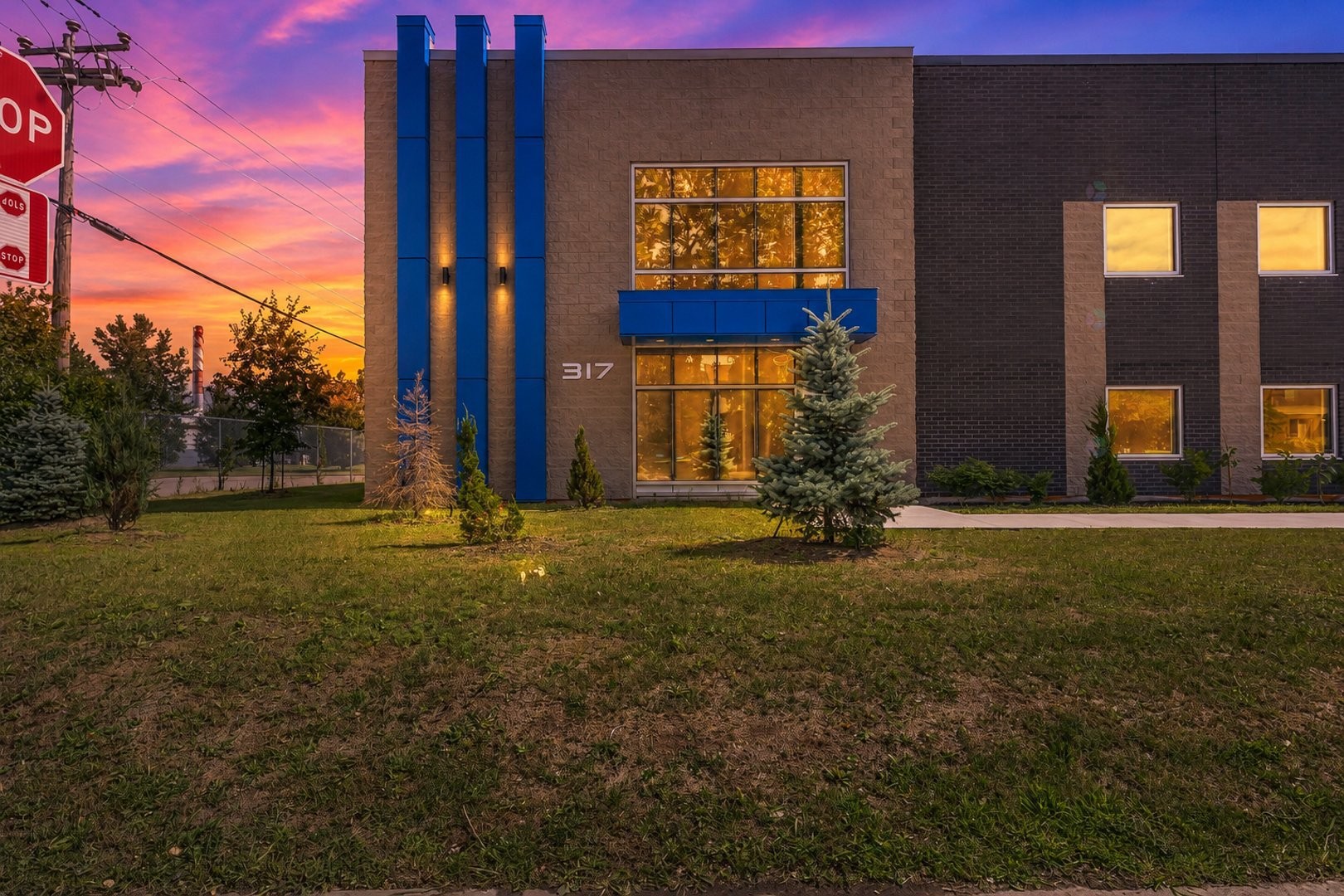 Façade - 315 - 317 Av. Avro, Pointe-Claire, QC - Outdoor