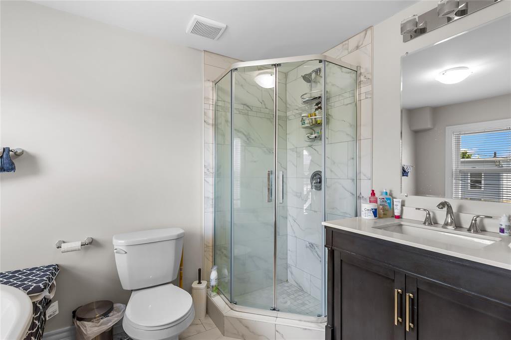 2 Allan Square, St. John'S, NL - Indoor Photo Showing Bathroom