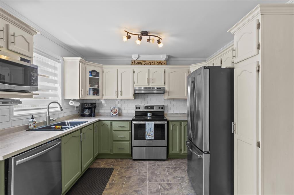 28 Laumann Place, Mount Pearl, NL - Indoor Photo Showing Kitchen With Double Sink