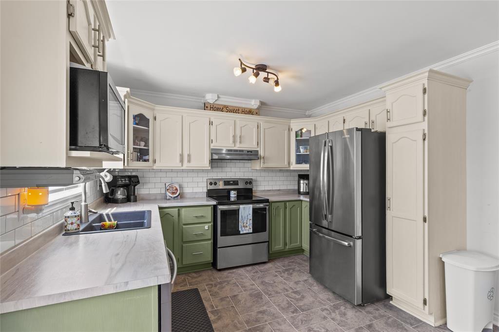 28 Laumann Place, Mount Pearl, NL - Indoor Photo Showing Kitchen With Double Sink