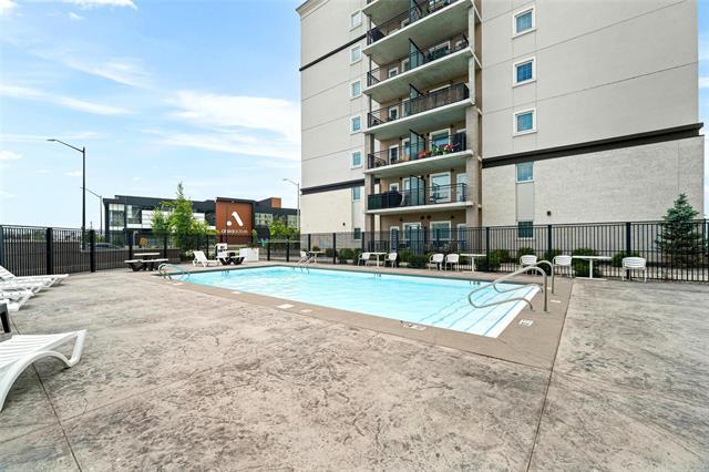 112-300 Centre St, Winnipeg, MB - Outdoor With In Ground Pool