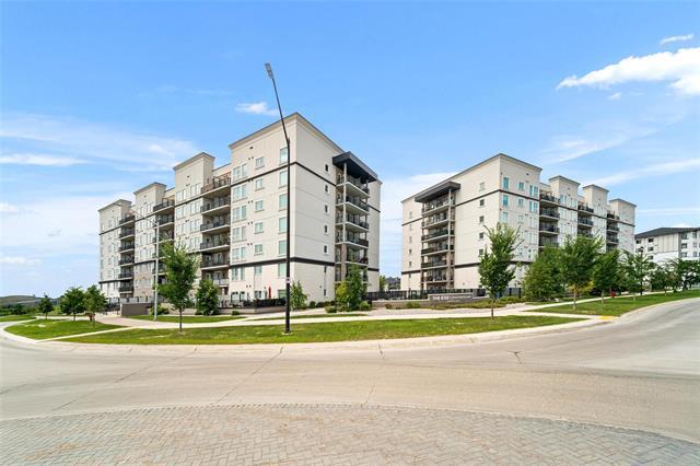 112-300 Centre St, Winnipeg, MB - Outdoor With Facade