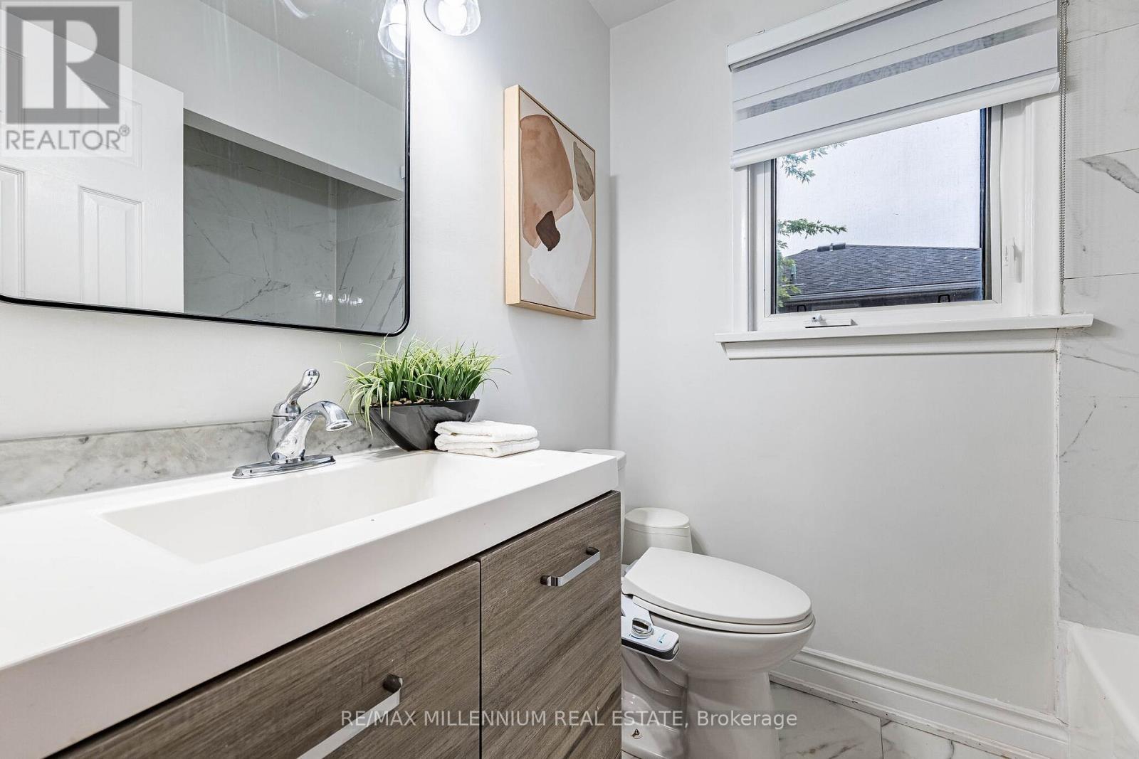612 Appleby Line, Burlington, ON - Indoor Photo Showing Bathroom