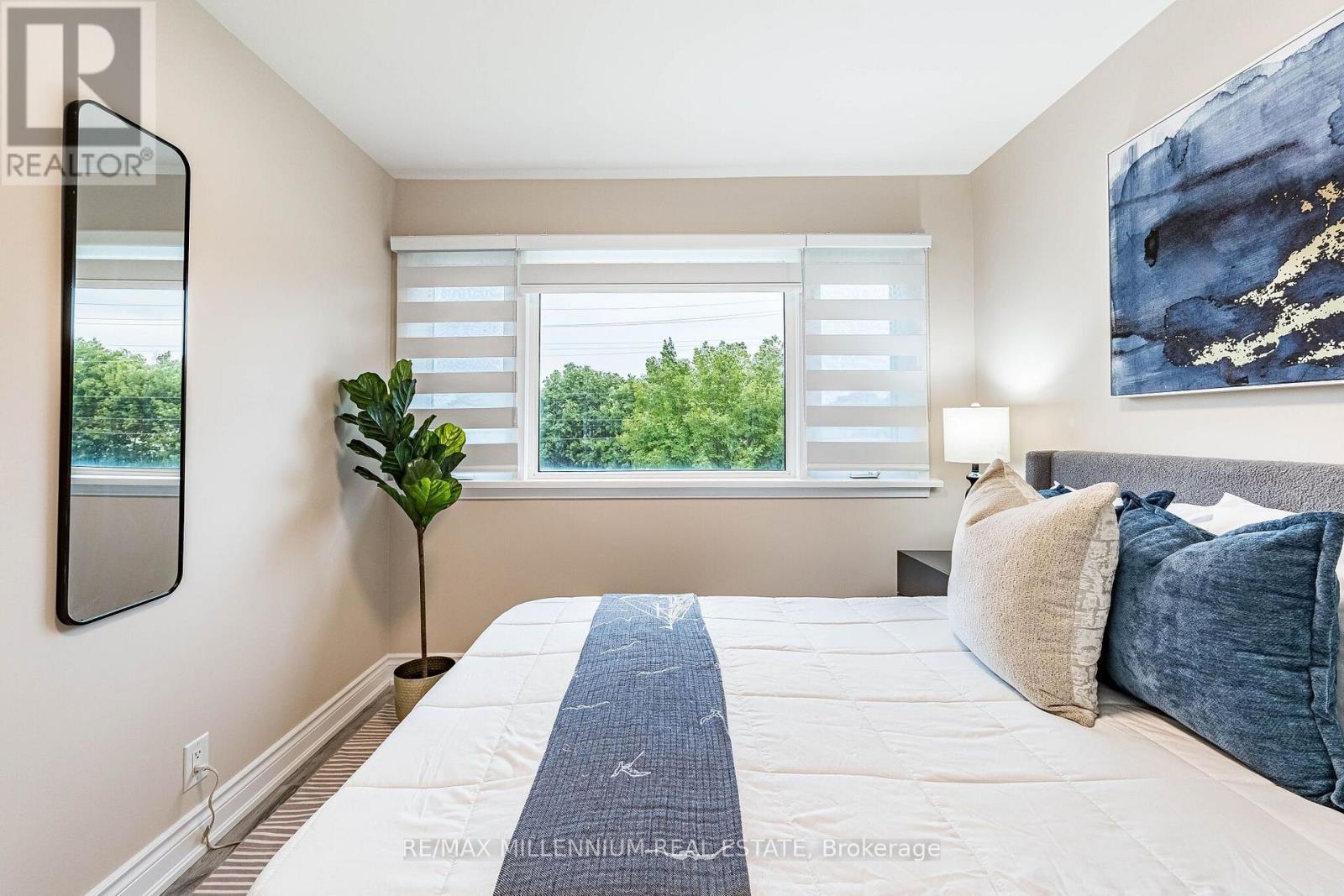 612 Appleby Line, Burlington, ON - Indoor Photo Showing Bedroom