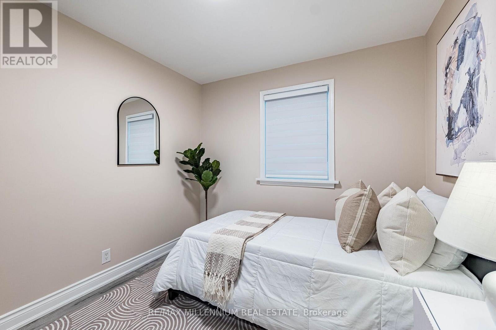612 Appleby Line, Burlington, ON - Indoor Photo Showing Bedroom