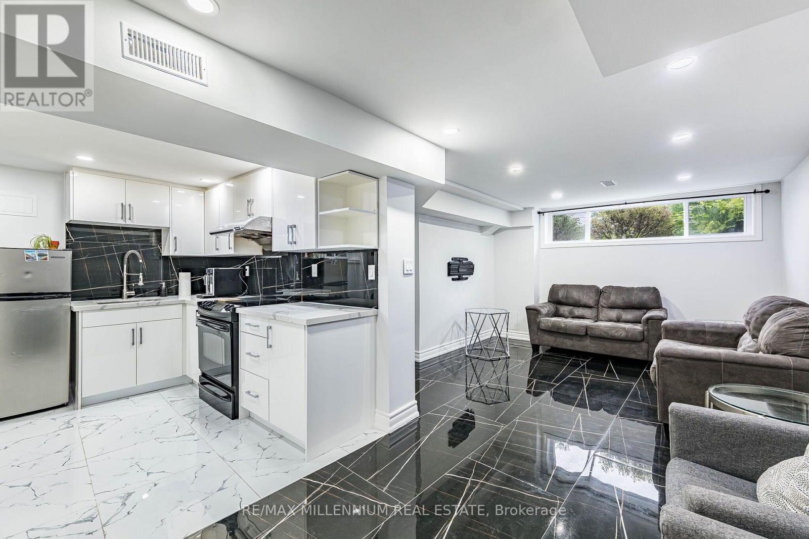 612 Appleby Line, Burlington, ON - Indoor Photo Showing Kitchen