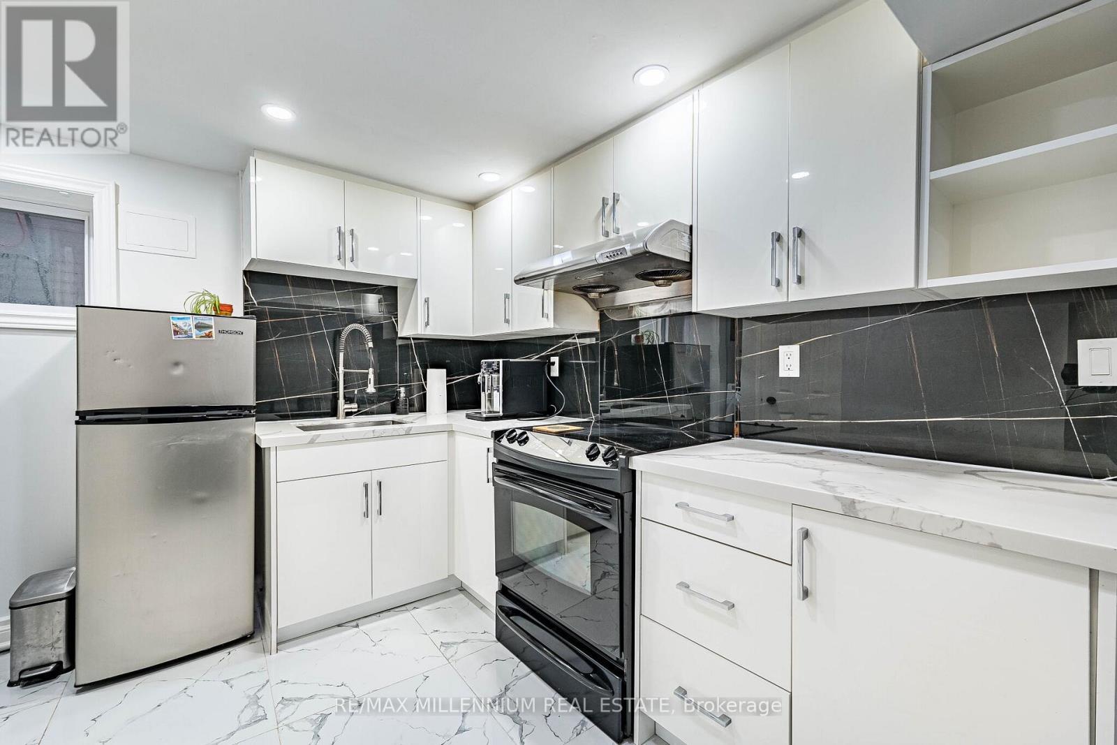 612 Appleby Line, Burlington, ON - Indoor Photo Showing Kitchen