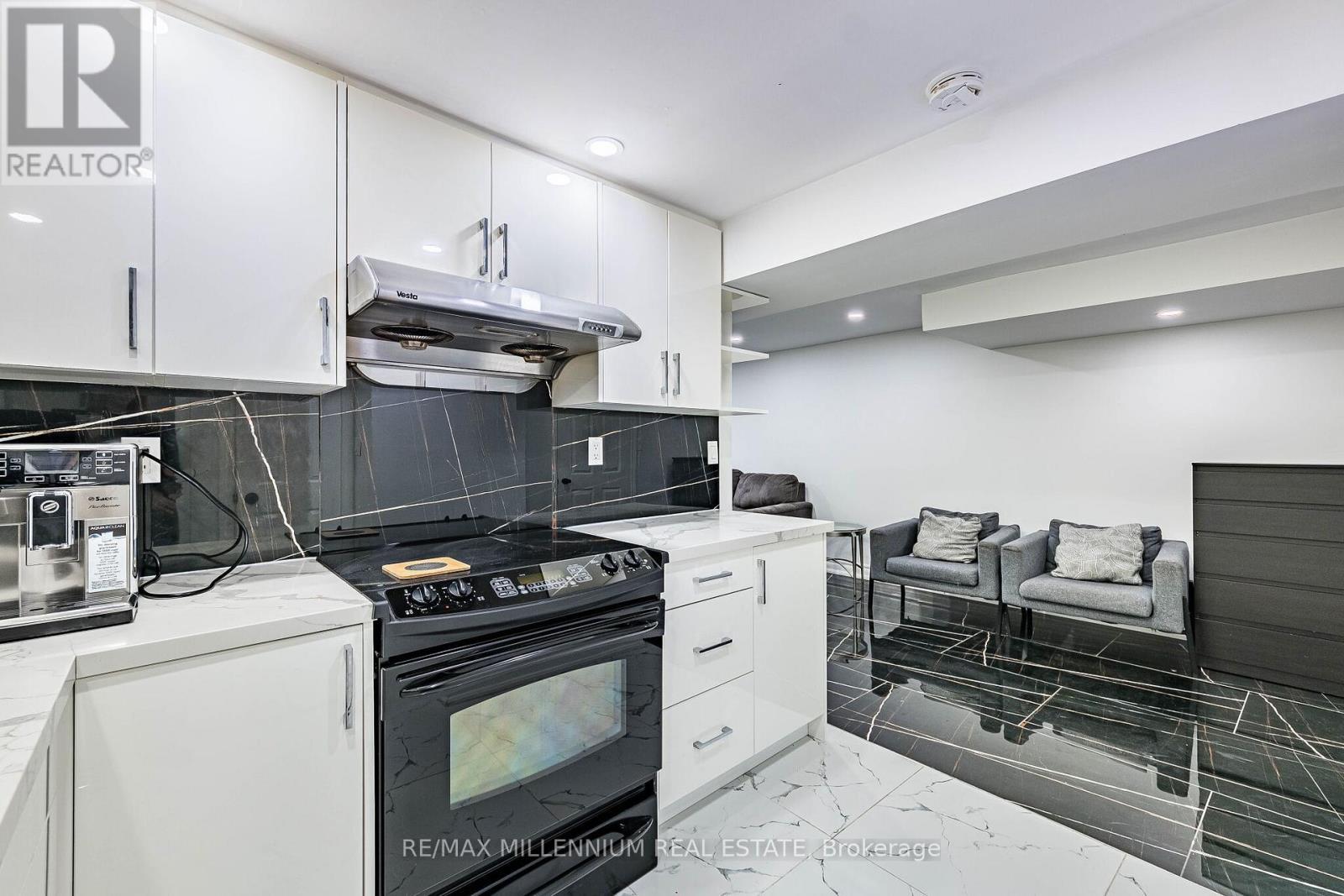 612 Appleby Line, Burlington, ON - Indoor Photo Showing Kitchen