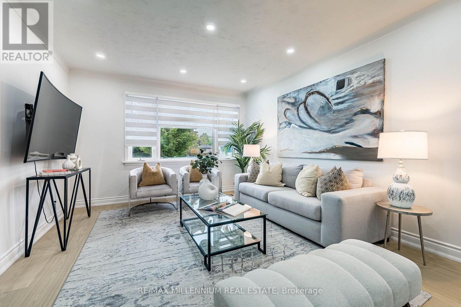 612 Appleby Line, Burlington, ON - Indoor Photo Showing Living Room