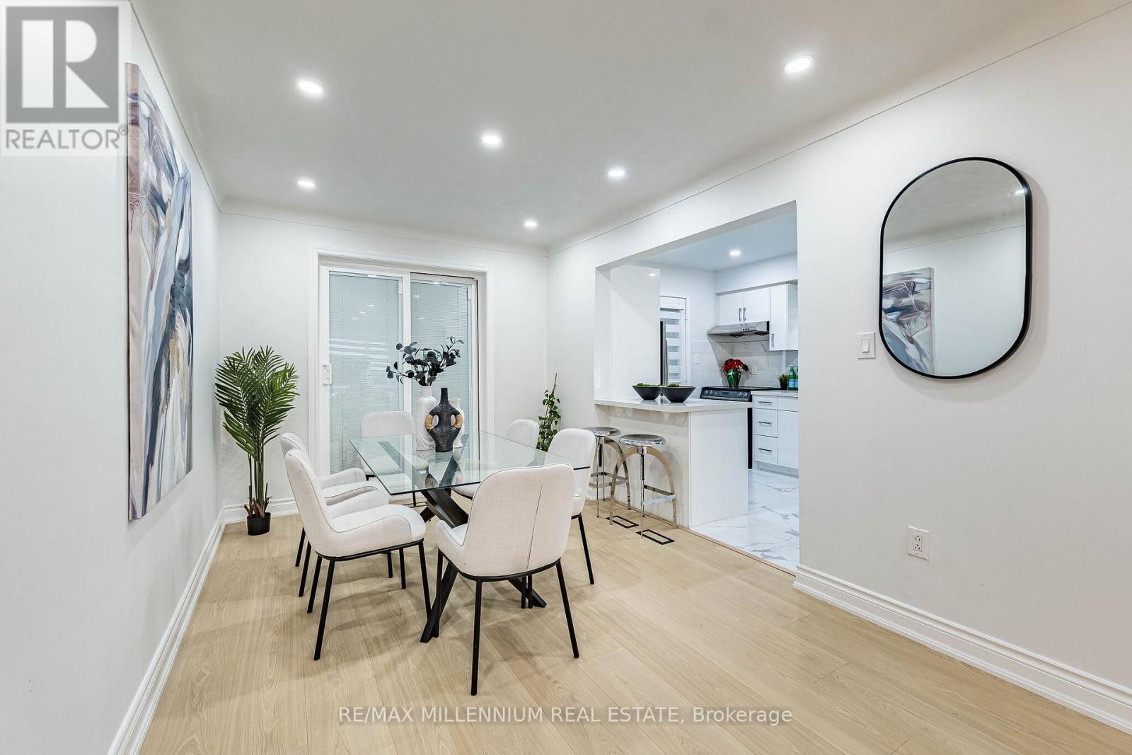 612 Appleby Line, Burlington, ON - Indoor Photo Showing Dining Room