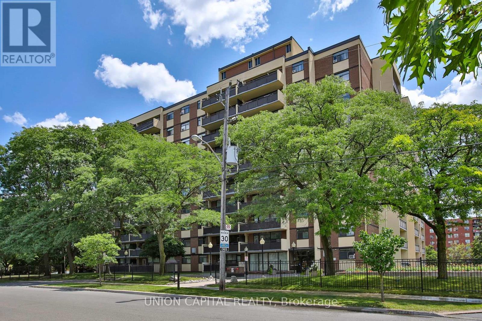 711 - 5 Frith Road, Toronto, ON - Outdoor
