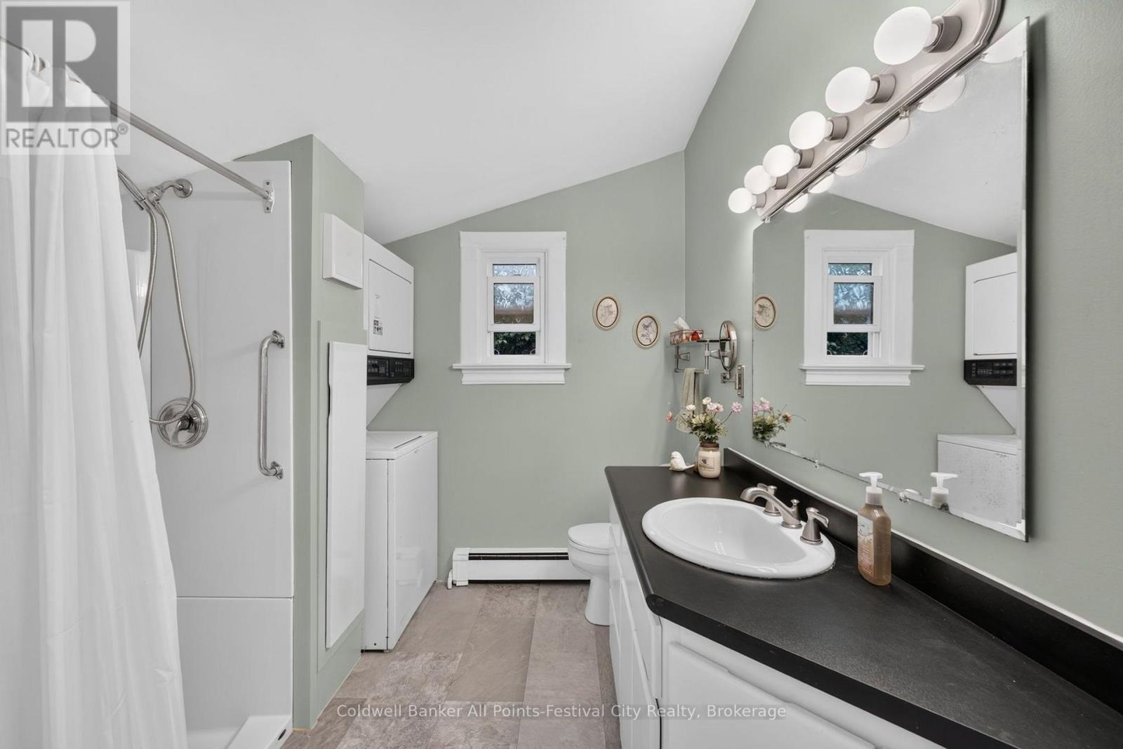 135 Essex Street, Goderich (Goderich (Town)), ON - Indoor Photo Showing Bathroom