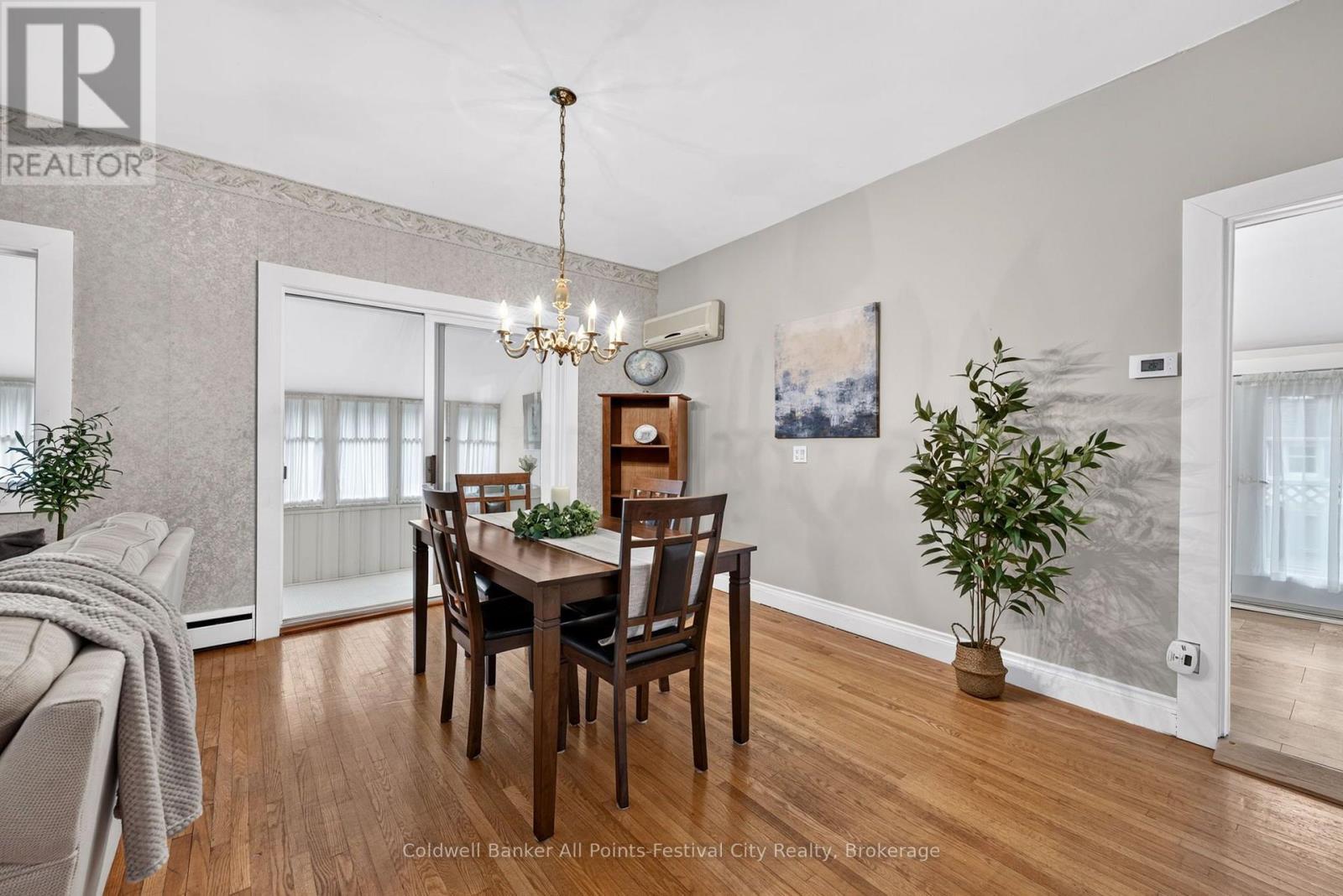 135 Essex Street, Goderich (Goderich (Town)), ON - Indoor Photo Showing Dining Room