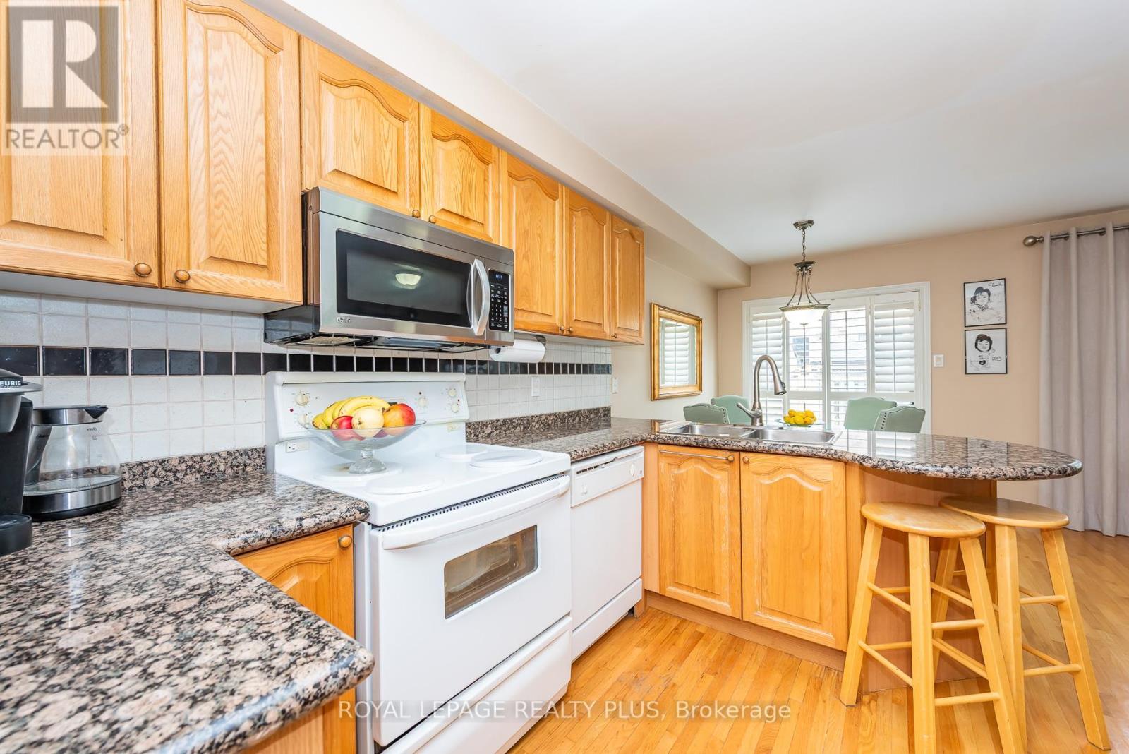 6943 Buttle Station Place, Mississauga, ON - Indoor Photo Showing Kitchen