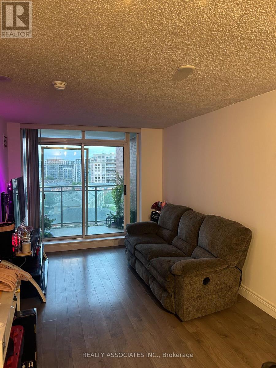 902 - 62 Suncrest Boulevard, Markham, ON - Indoor Photo Showing Living Room