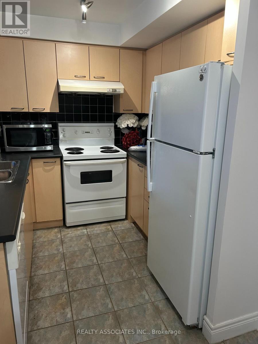 902 - 62 Suncrest Boulevard, Markham, ON - Indoor Photo Showing Kitchen