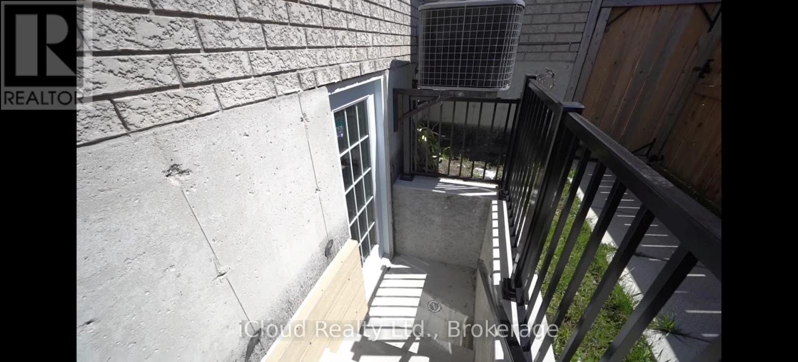 72 Graihawk Drive, Barrie, ON - Outdoor