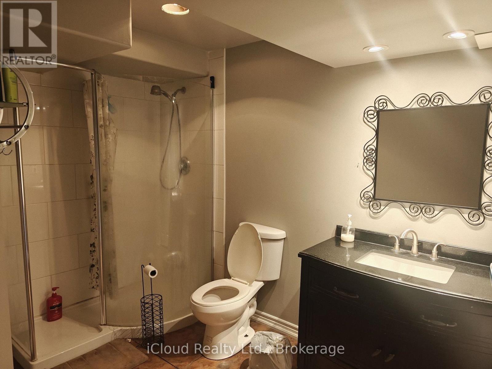 72 Graihawk Drive, Barrie, ON - Indoor Photo Showing Bathroom