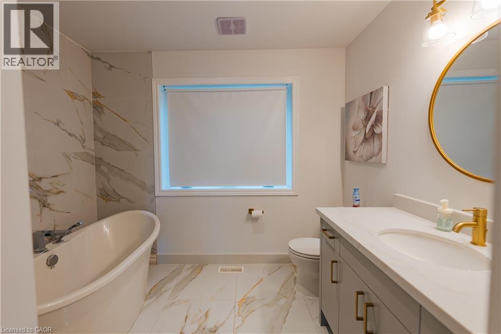 95 Chipmunk Lane, Magnetawan, ON - Indoor Photo Showing Bathroom
