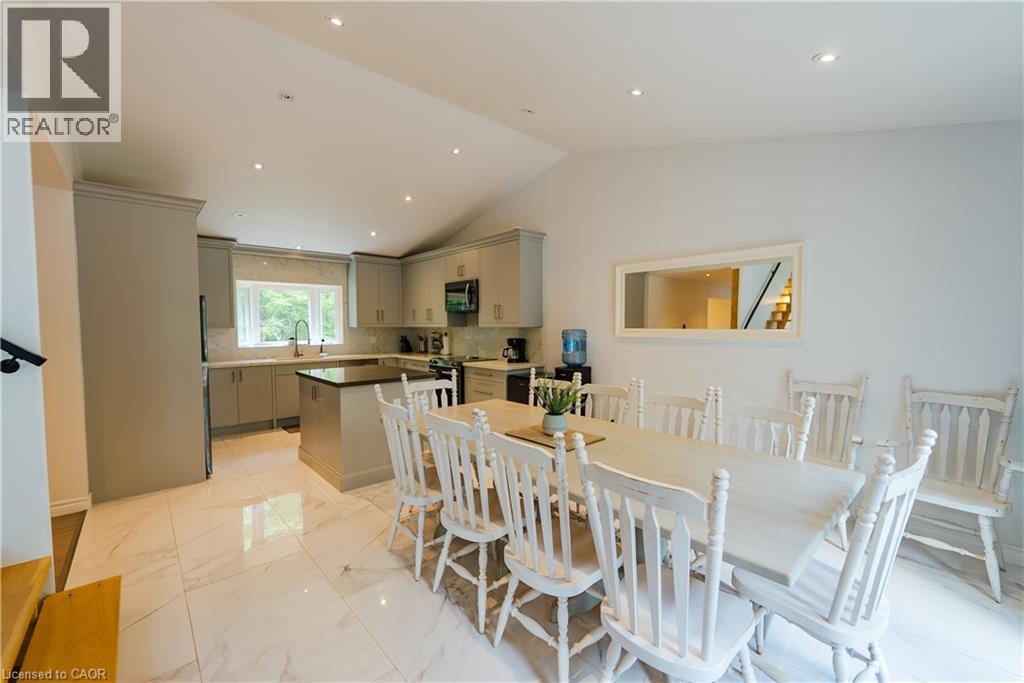 95 Chipmunk Lane, Magnetawan, ON - Indoor Photo Showing Dining Room