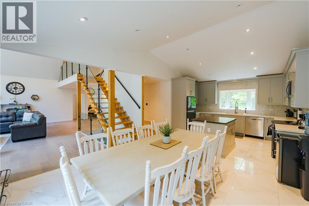95 Chipmunk Lane, Magnetawan, ON - Indoor Photo Showing Dining Room