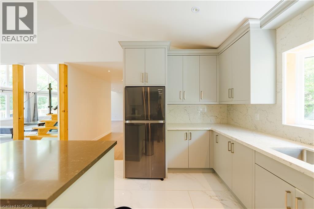 95 Chipmunk Lane, Magnetawan, ON - Indoor Photo Showing Kitchen