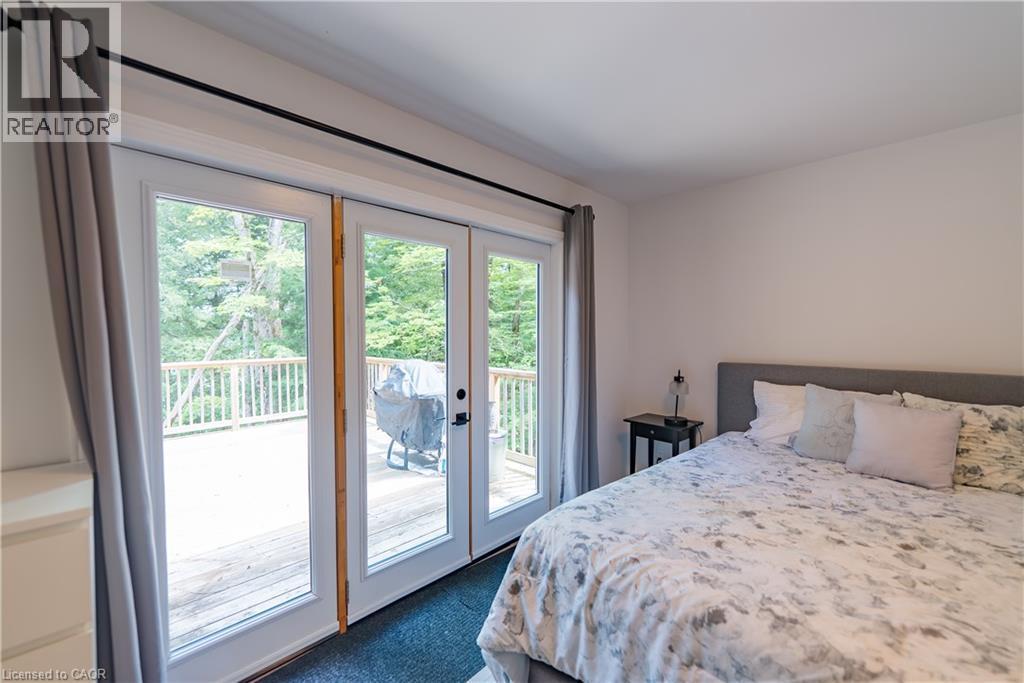 95 Chipmunk Lane, Magnetawan, ON - Indoor Photo Showing Bedroom