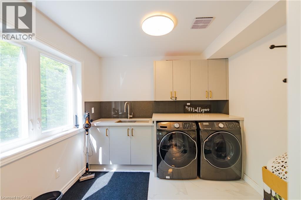 95 Chipmunk Lane, Magnetawan, ON - Indoor Photo Showing Laundry Room