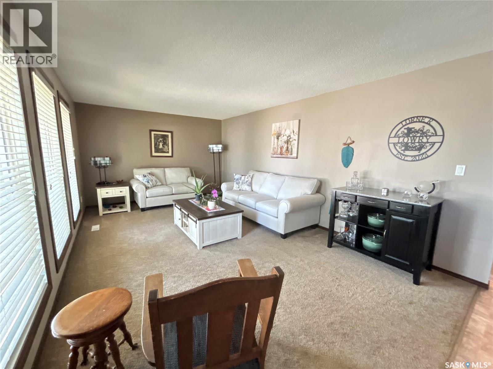 205 Schaefer Street, Richmound, SK - Indoor Photo Showing Living Room