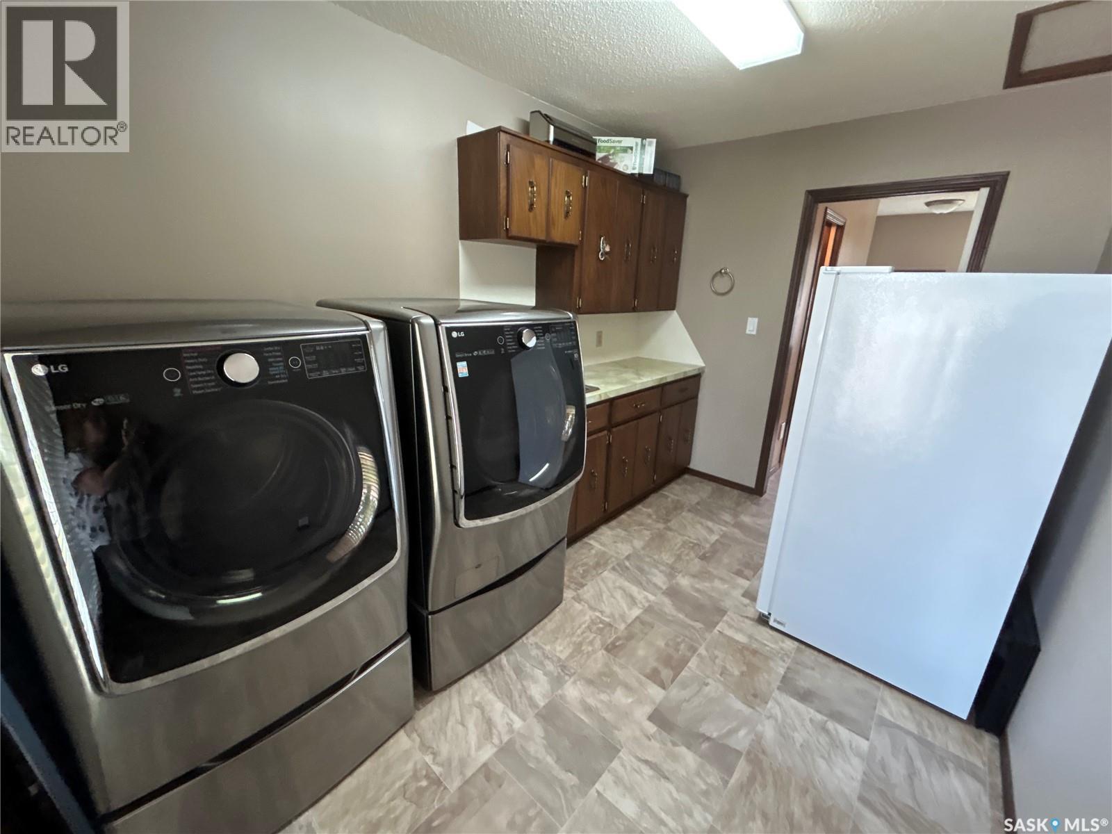 205 Schaefer Street, Richmound, SK - Indoor Photo Showing Laundry Room