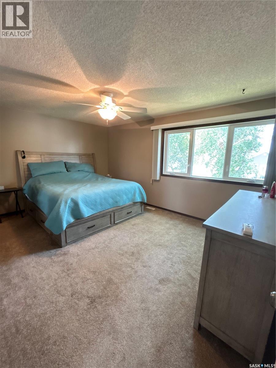 205 Schaefer Street, Richmound, SK - Indoor Photo Showing Bedroom