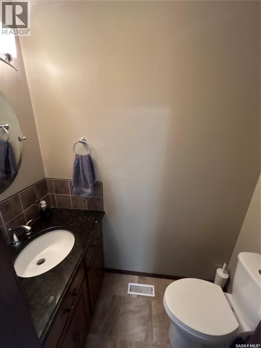 205 Schaefer Street, Richmound, SK - Indoor Photo Showing Bathroom