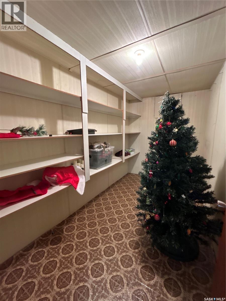 205 Schaefer Street, Richmound, SK - Indoor With Storage