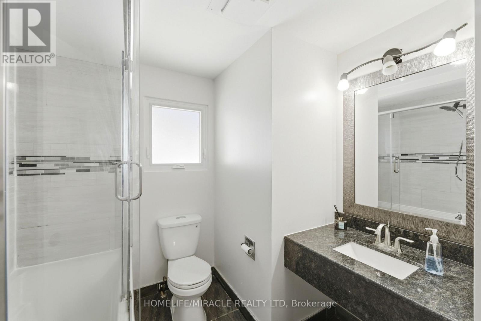 23 Heatherdale Place, Hamilton, ON - Indoor Photo Showing Bathroom