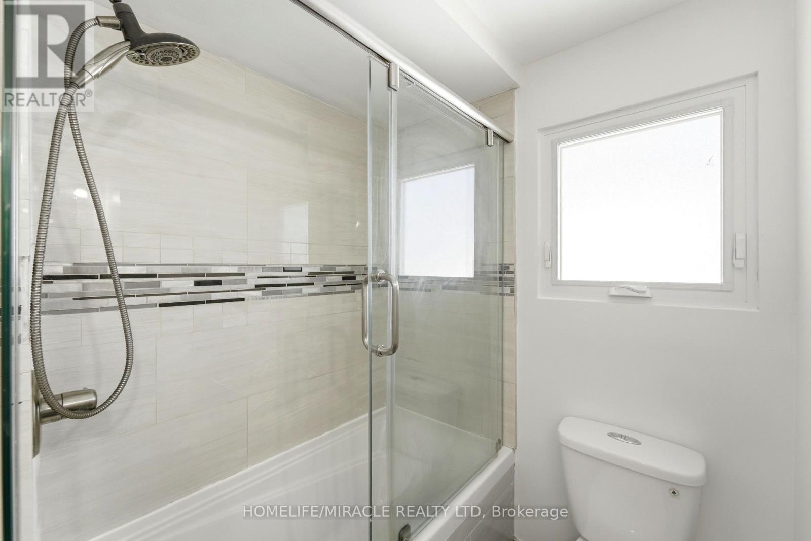 23 Heatherdale Place, Hamilton, ON - Indoor Photo Showing Bathroom