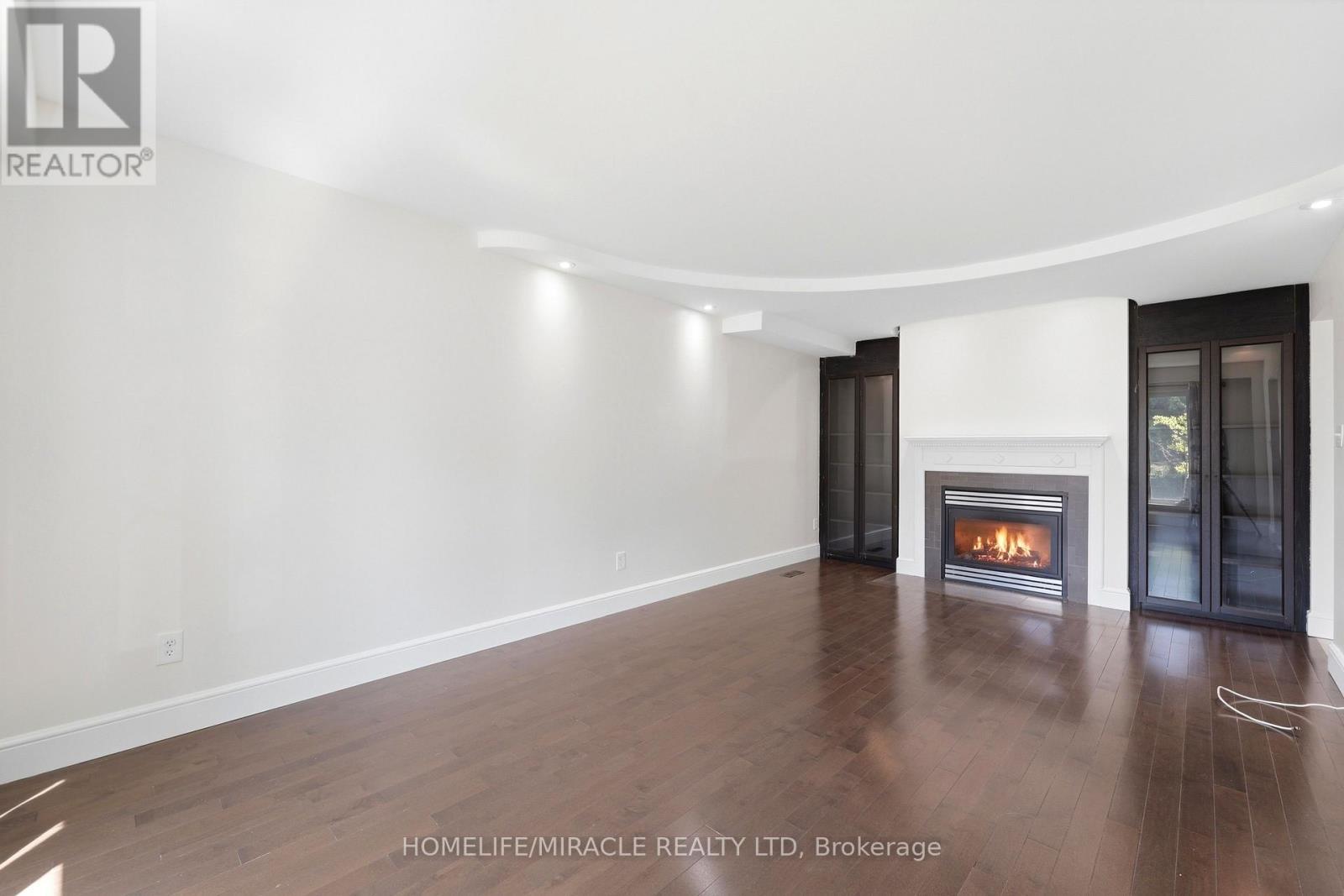 23 Heatherdale Place, Hamilton, ON - Indoor With Fireplace