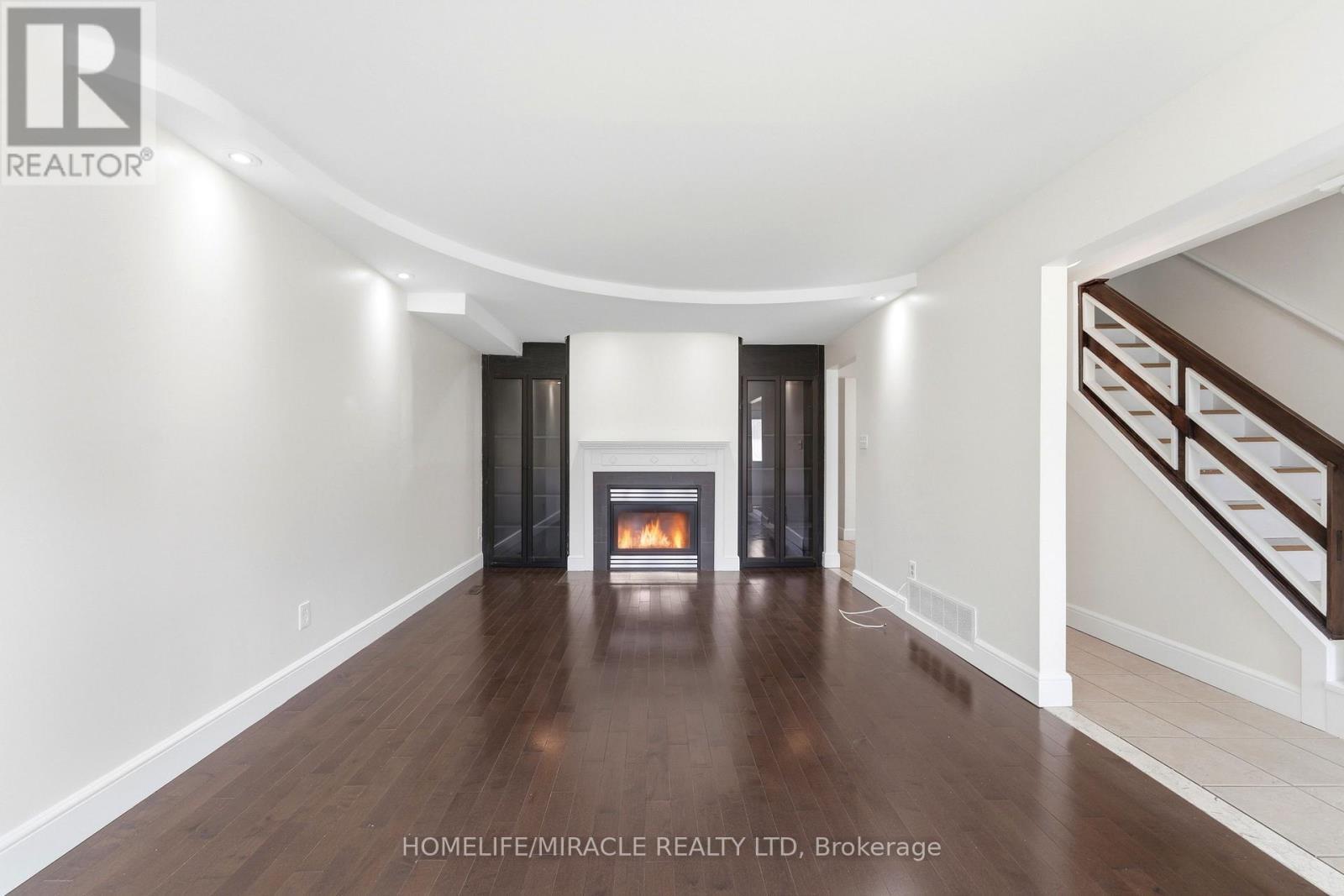 23 Heatherdale Place, Hamilton, ON - Indoor Photo Showing Other Room With Fireplace