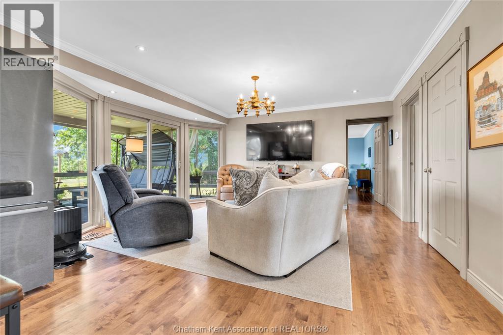 4979 Lambton Line, Dawn-Euphemia, ON - Indoor Photo Showing Living Room