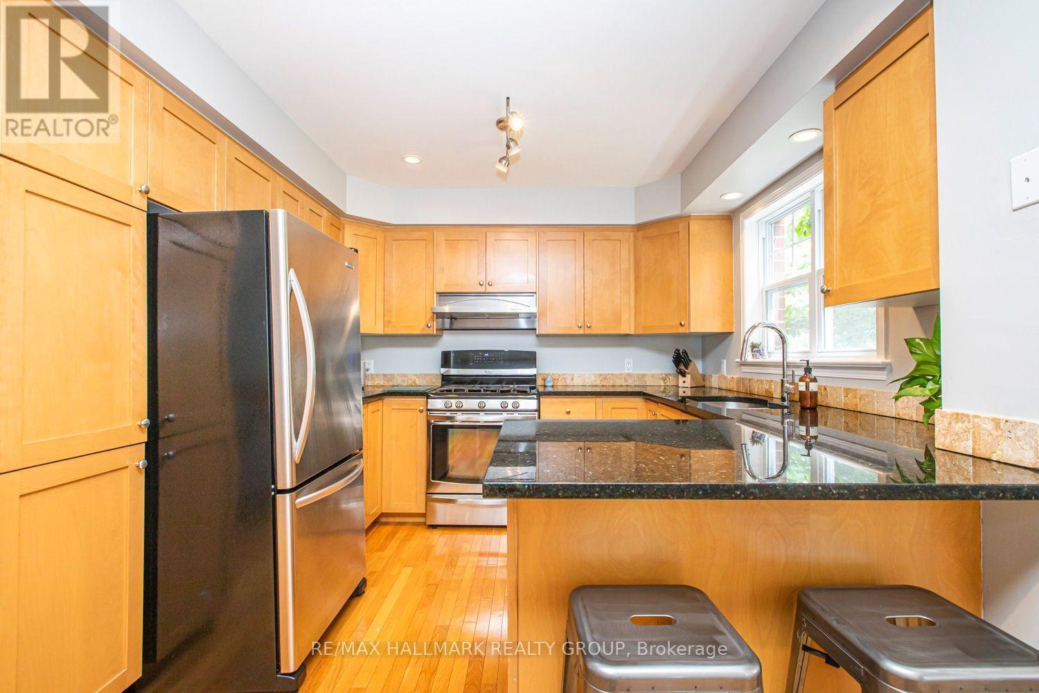55 Jardin Private, Ottawa, ON - Indoor Photo Showing Kitchen With Double Sink