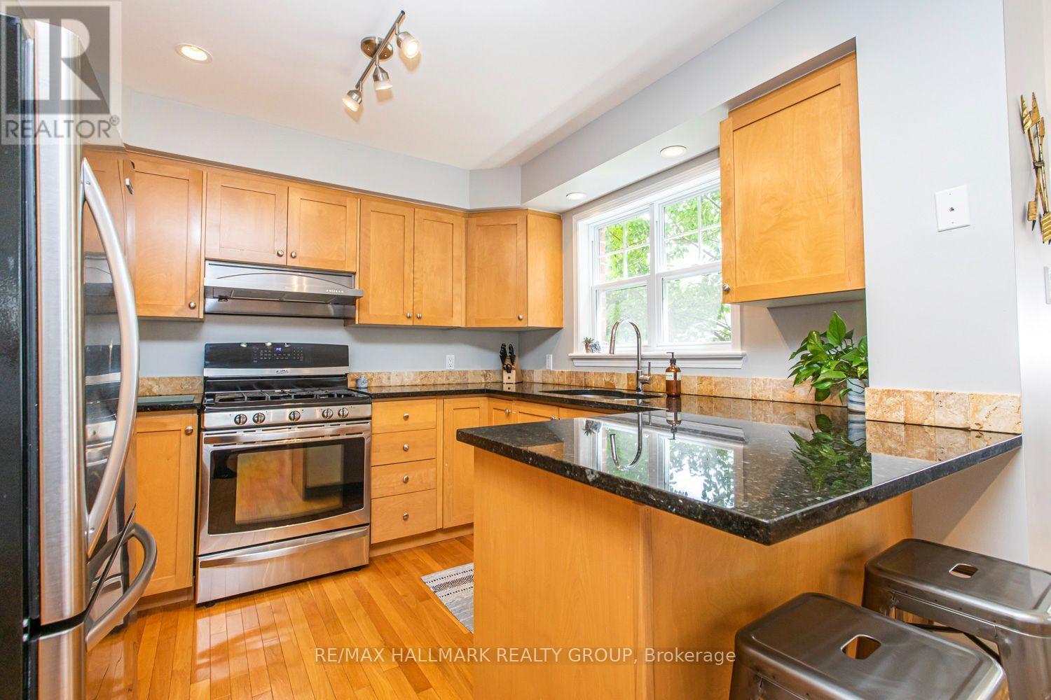 55 Jardin Private, Ottawa, ON - Indoor Photo Showing Kitchen With Double Sink