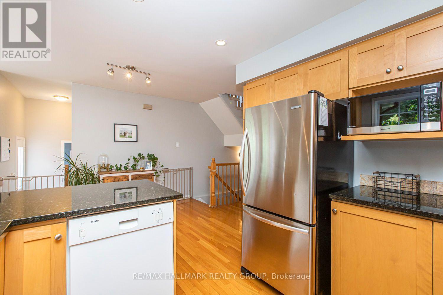 55 Jardin Private, Ottawa, ON - Indoor Photo Showing Kitchen