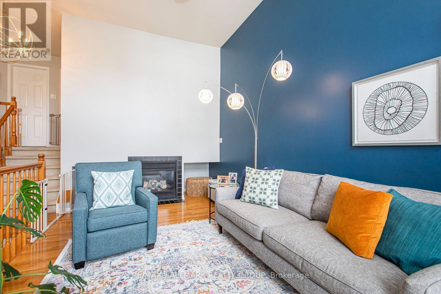 55 Jardin Private, Ottawa, ON - Indoor Photo Showing Living Room