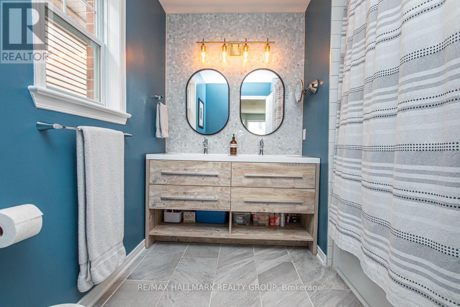55 Jardin Private, Ottawa, ON - Indoor Photo Showing Bathroom