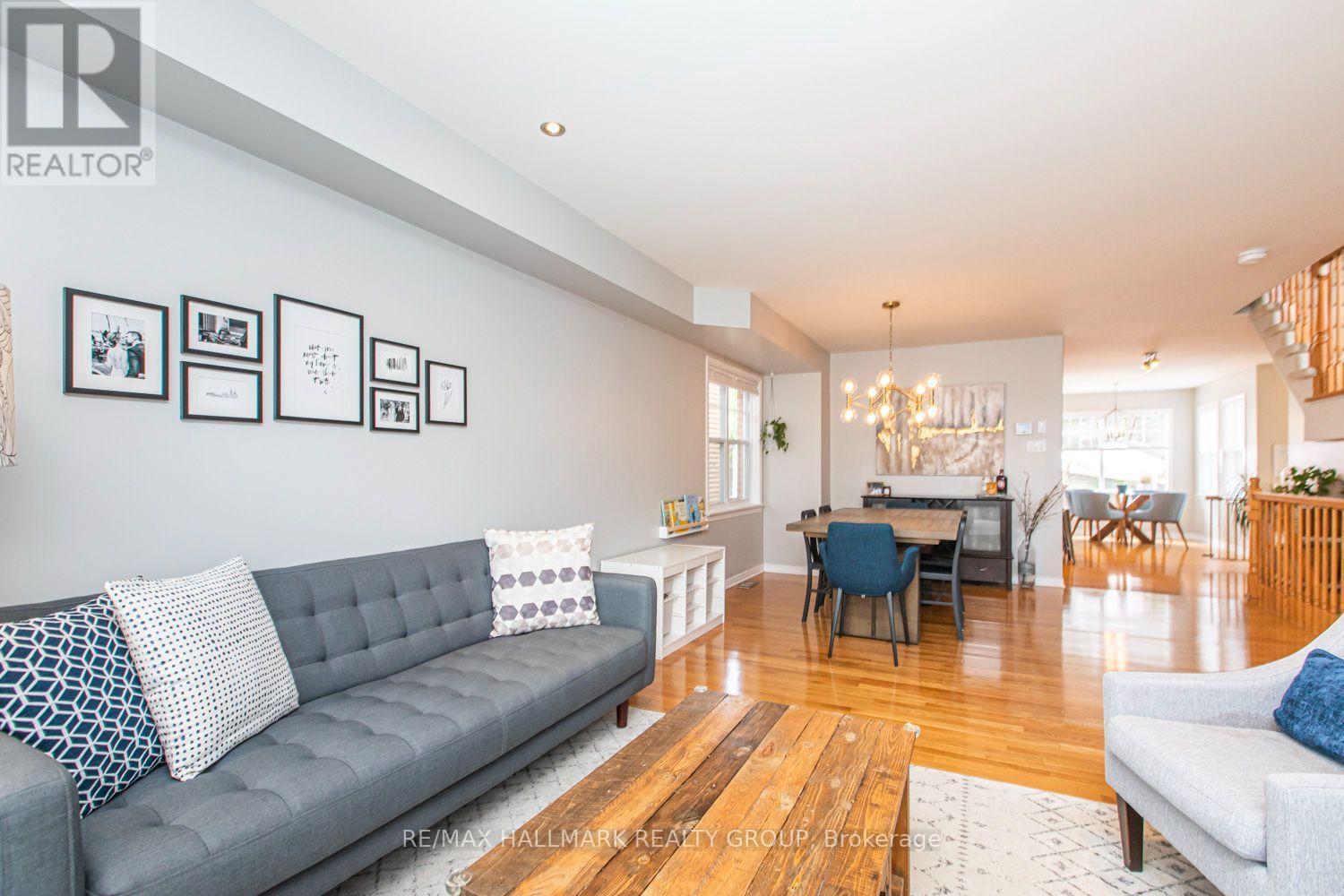 55 Jardin Private, Ottawa, ON - Indoor Photo Showing Living Room