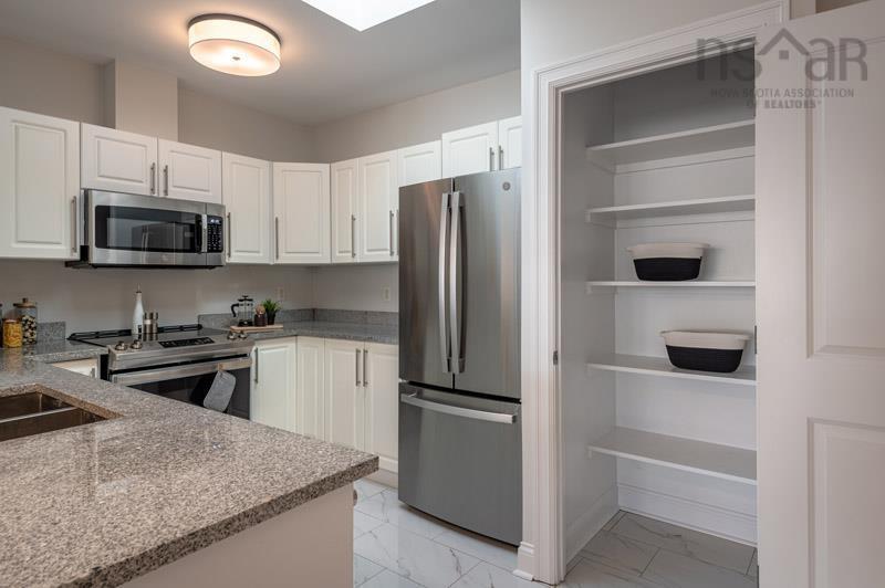 212 3805 Mont Blanc Terrace, Halifax, NS - Indoor Photo Showing Kitchen With Double Sink With Upgraded Kitchen